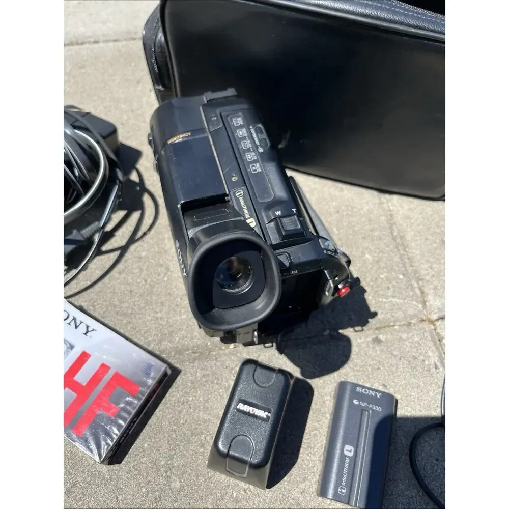 Sony Handycam CCD-TR416 Hi-8 Analog Video Camcorder Camera Bundle